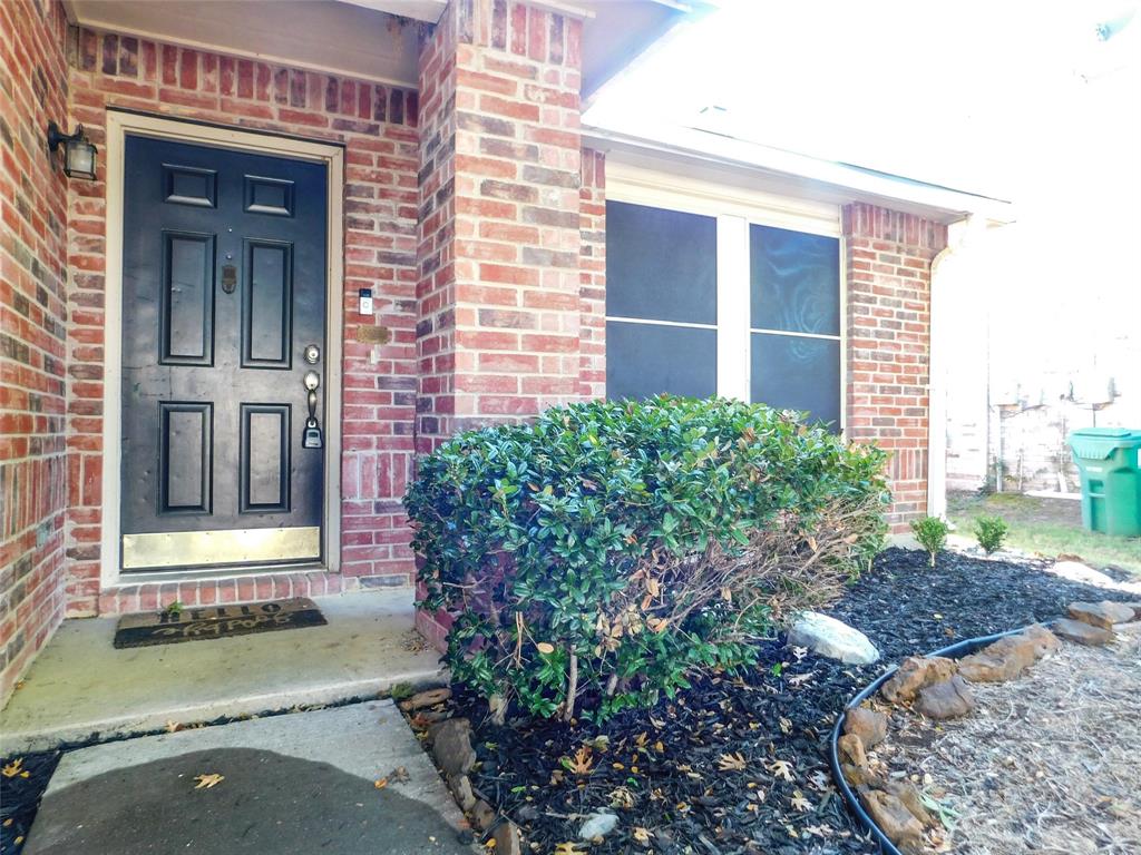 8105 Winding Stream Lane Denton, TX 76210 - Photo 4 of 28 front view of a house with a yard