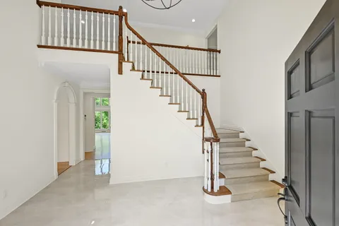 $2,695,000 | 2146 West Columbia Court, Mequon, WI 53092