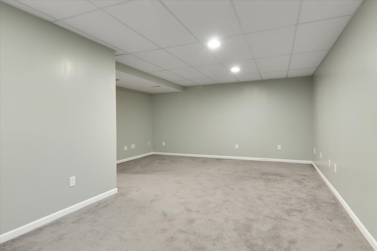 1204 Colonial Avenue Bloomington, IL 61701 - Photo 14 of 17