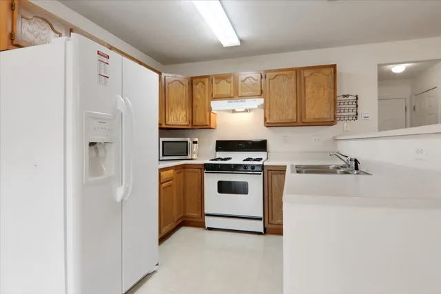 $205,000 | 1204 Colonial Avenue, Bloomington, IL 61701