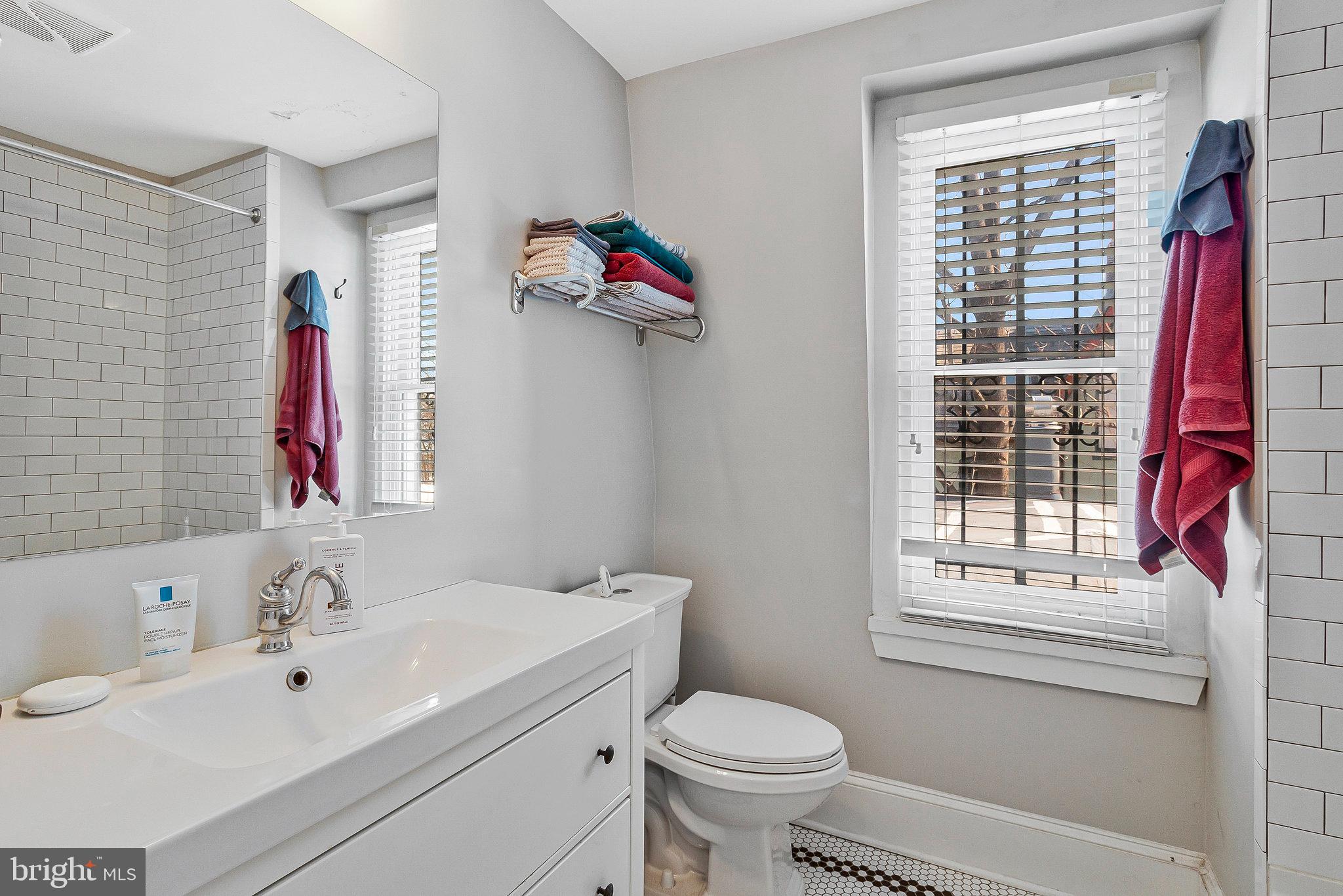 525 T Street Northwest Washington, DC 20001 - Photo 30 of 49 In-law Bath