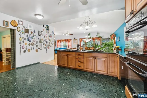 $989,999 | 300 Spring Valley Road, Paramus, NJ 07652