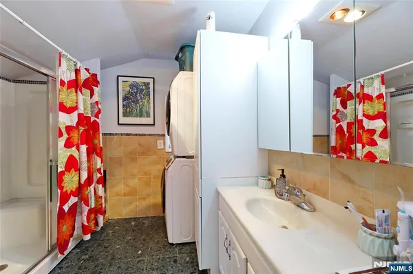 $989,999 | 300 Spring Valley Road, Paramus, NJ 07652