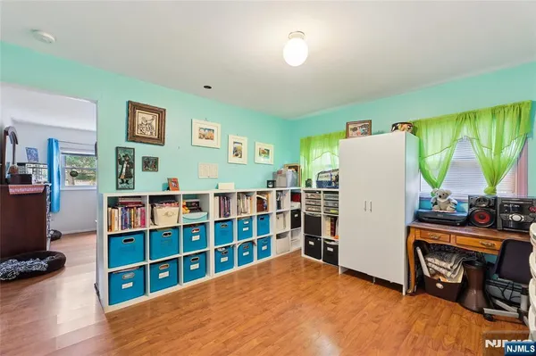 $989,999 | 300 Spring Valley Road, Paramus, NJ 07652