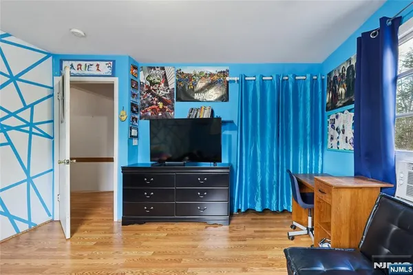 $989,999 | 300 Spring Valley Road, Paramus, NJ 07652