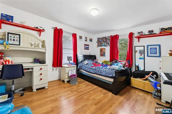 $989,999 | 300 Spring Valley Road, Paramus, NJ 07652