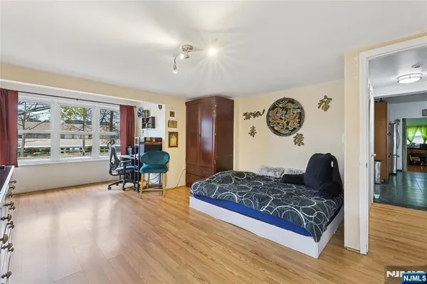 $989,999 | 300 Spring Valley Road, Paramus, NJ 07652
