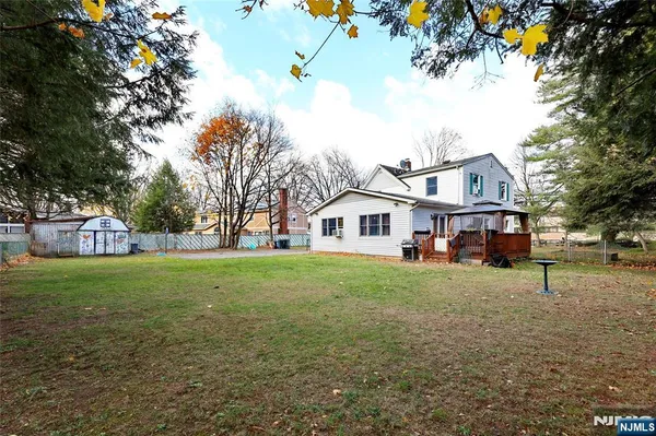 $989,999 | 300 Spring Valley Road, Paramus, NJ 07652