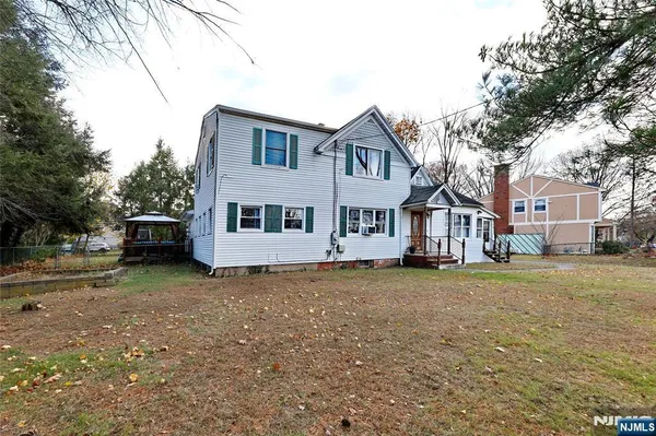 $989,999 | 300 Spring Valley Road, Paramus, NJ 07652