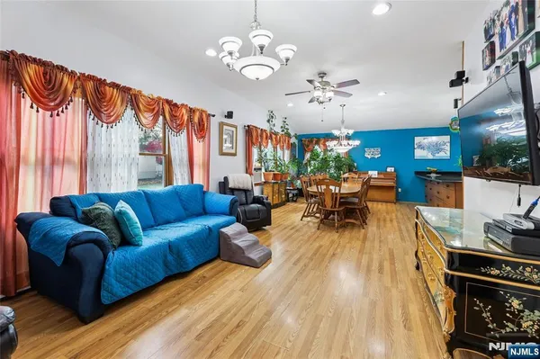 $989,999 | 300 Spring Valley Road, Paramus, NJ 07652