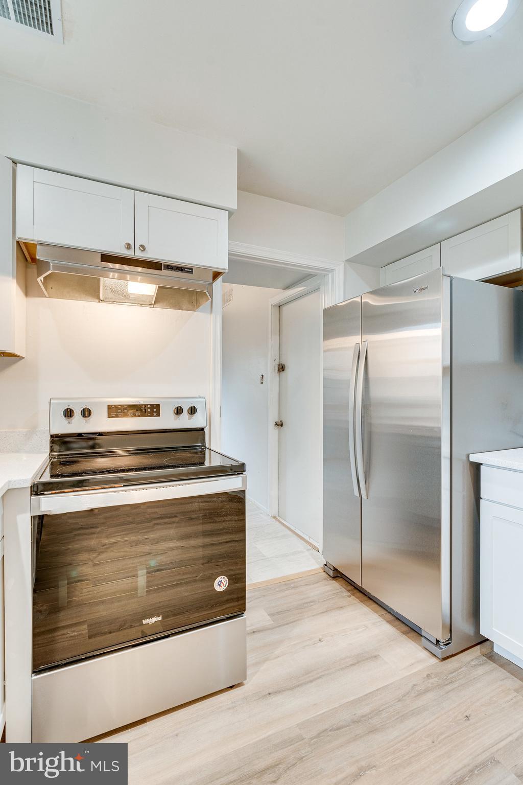 13129 Poplar Tree Road Fairfax, VA 22033 - Photo 11 of 33 New appliances