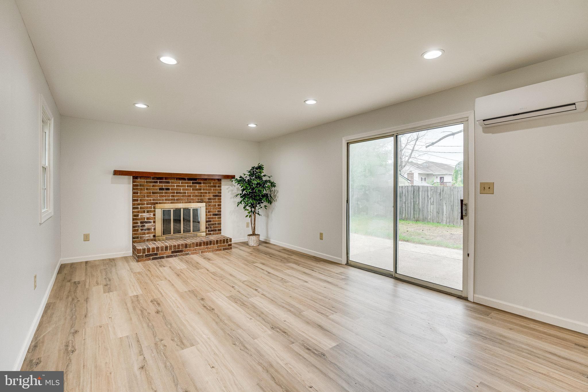 13129 Poplar Tree Road Fairfax, VA 22033 - Photo 14 of 33 Family Room
