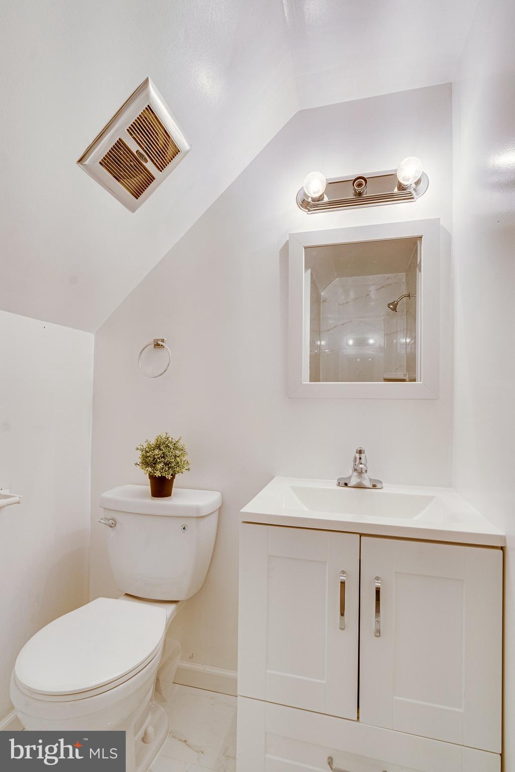 13129 Poplar Tree Road Fairfax, VA 22033 - Photo 29 of 33 Full Bathroom on Upper Level