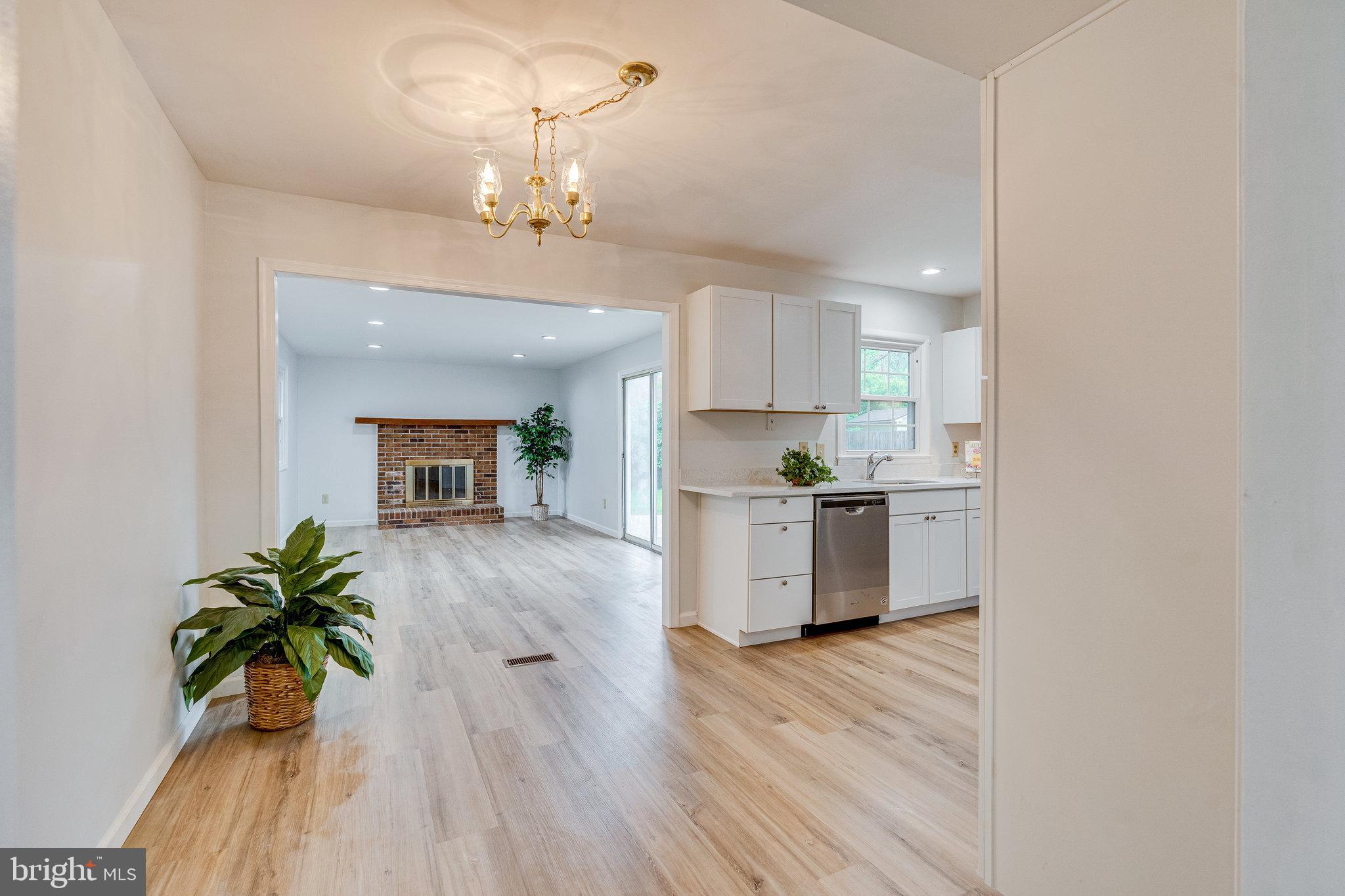 13129 Poplar Tree Road Fairfax, VA 22033 - Photo 6 of 33 Eat-in kitchen