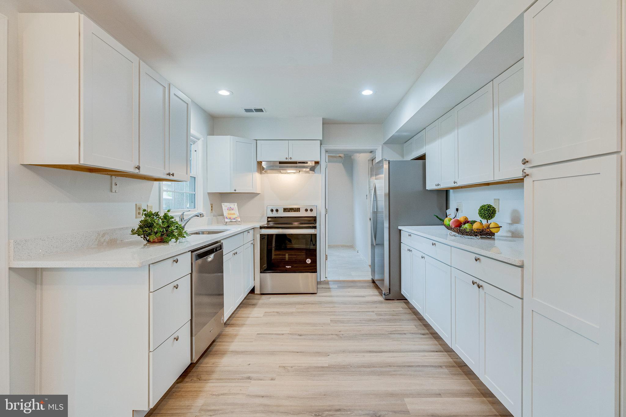 13129 Poplar Tree Road Fairfax, VA 22033 - Photo 7 of 33 Kitchen