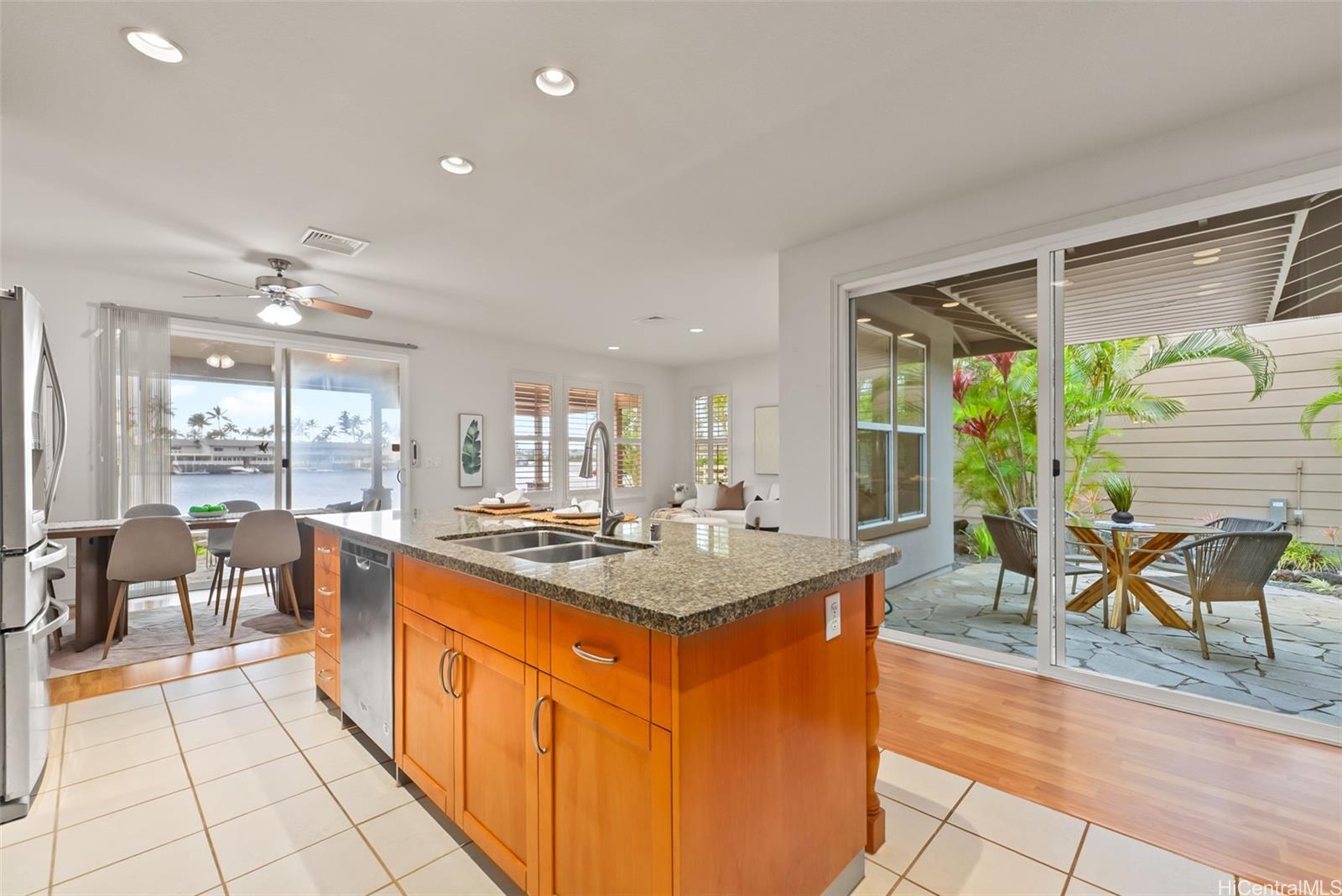520 Lunalilo Home Road, Unit ER126 Honolulu, HI 96825 - Photo 14 of 25 a large kitchen with kitchen island a large window in it