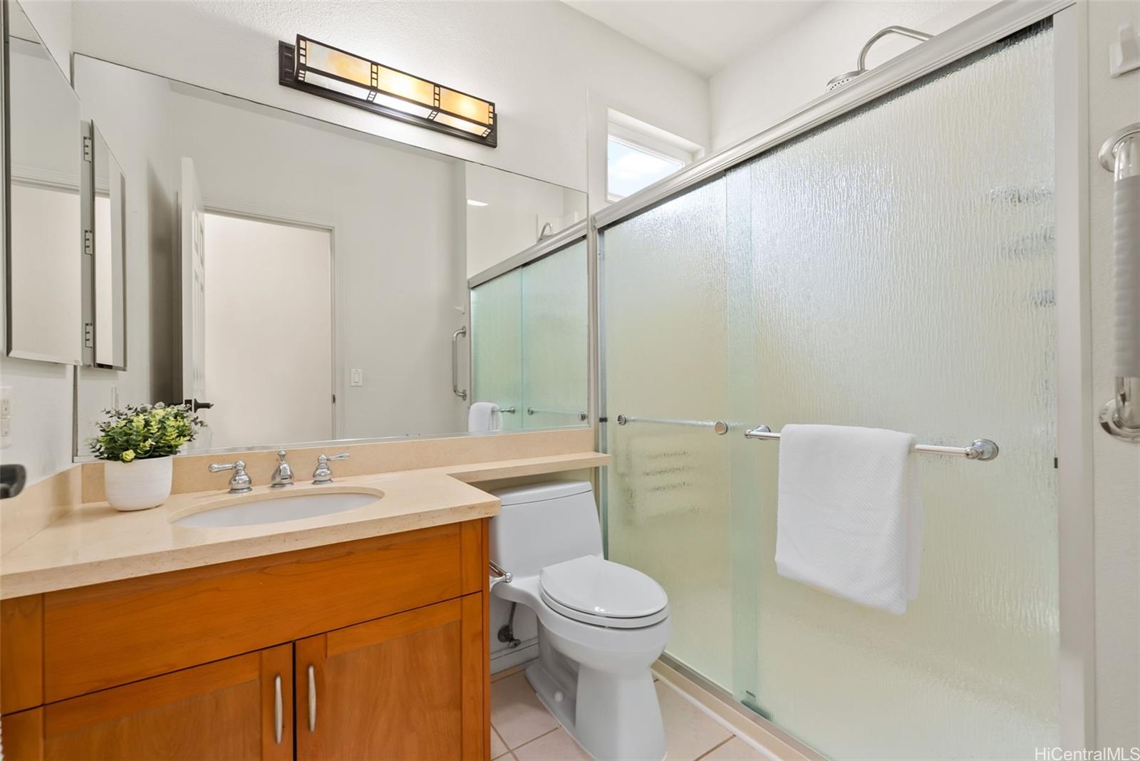 520 Lunalilo Home Road, Unit ER126 Honolulu, HI 96825 - Photo 22 of 25 a bathroom with a sink a toilet and shower
