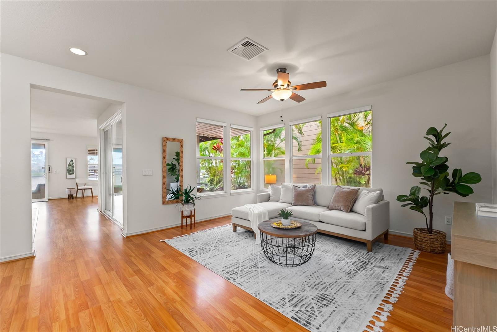 520 Lunalilo Home Road, Unit ER126 Honolulu, HI 96825 - Photo 9 of 25 a living room with furniture and a large window