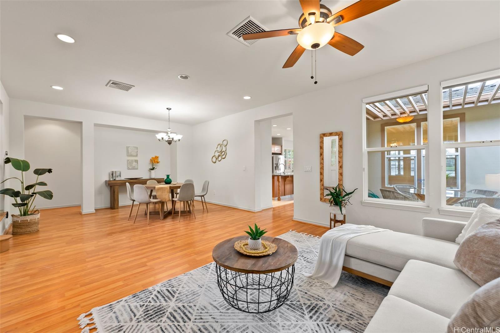 520 Lunalilo Home Road, Unit ER126 Honolulu, HI 96825 - Photo 10 of 25 a living room with furniture and a large window