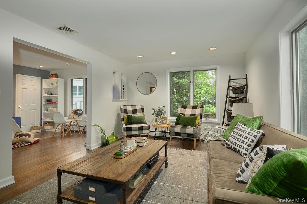 45 Linwood Road New Rochelle, NY 10804 - Photo 2 of 25