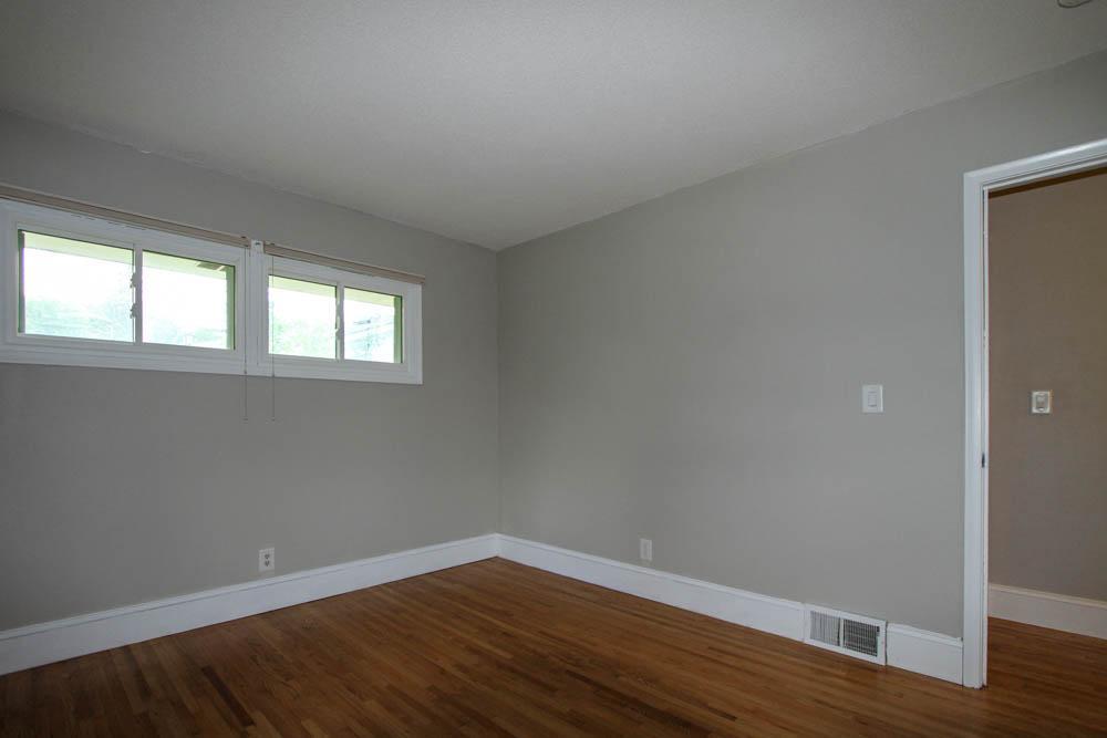 8613 Zenith Road Bloomington, MN 55431 - Photo 7 of 9