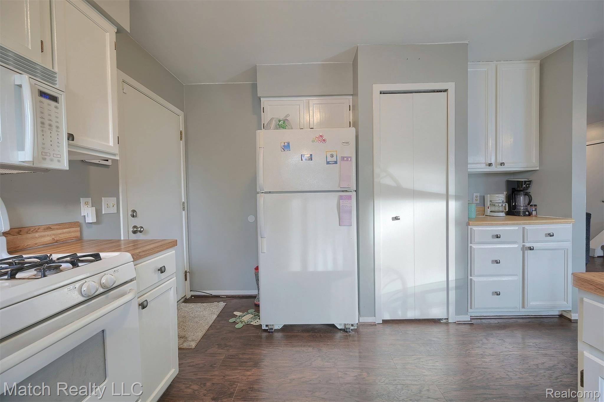 271 North Willard Road Canton, MI 48187 - Photo 12 of 31 12-Kitchen-4th-View.jpg