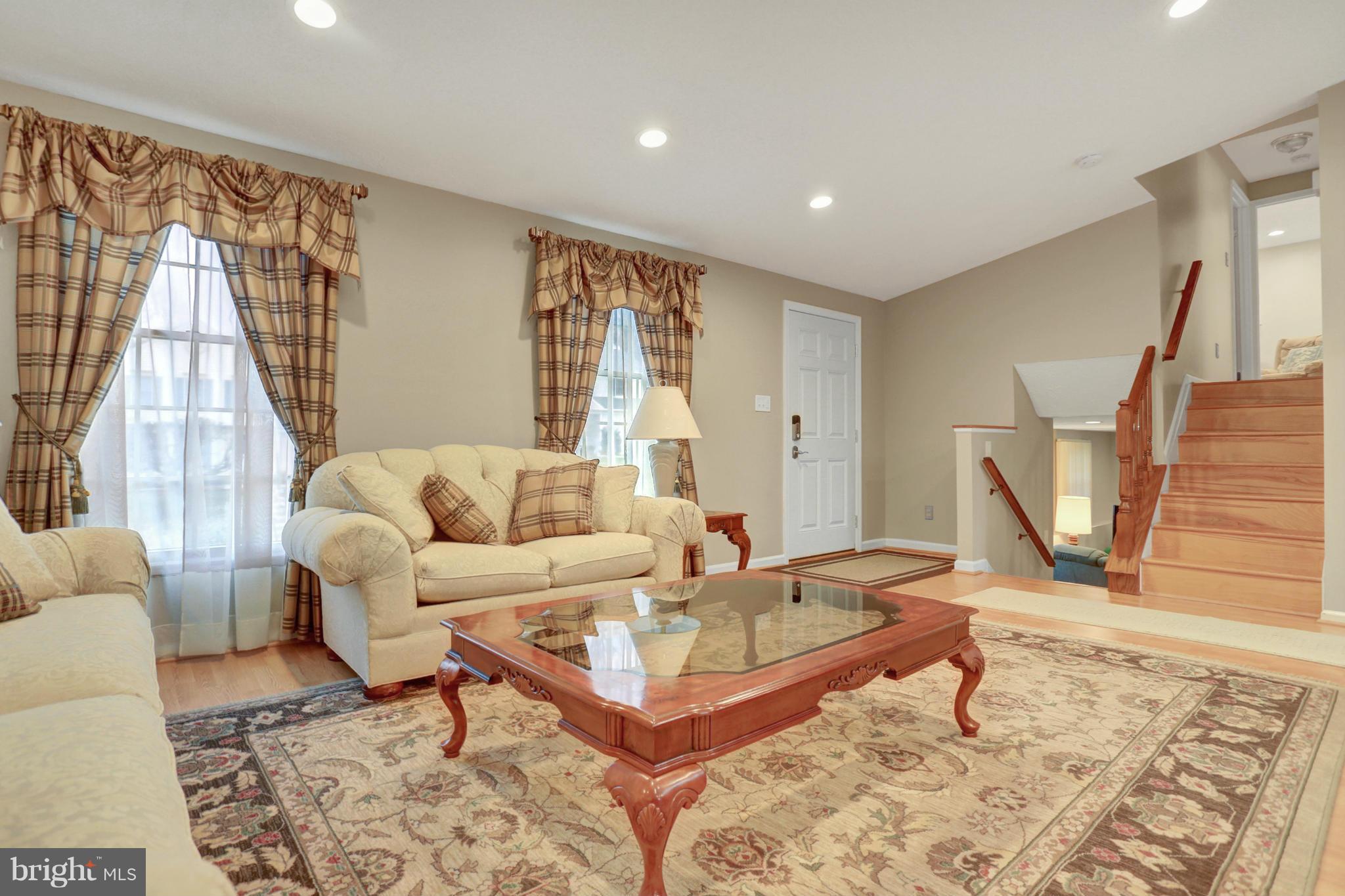 9503 Hallhurst Road Nottingham, MD 21236 - Photo 4 of 29 Living Room