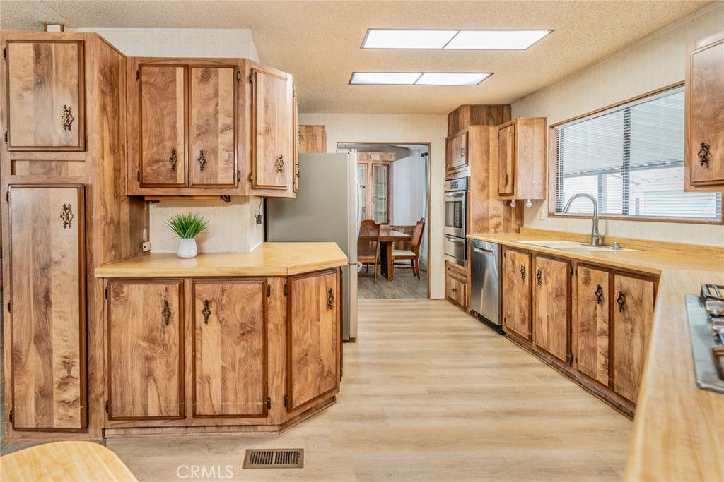 1550 Rimpau, Unit 13 Corona, CA 92881 - Photo 11 of 32