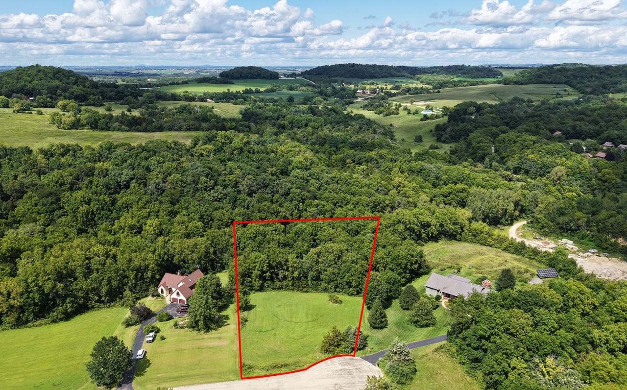 26 Butternut Lane Galena, IL 61036 - Photo 3 of 5 a view of a garden with an outdoor space