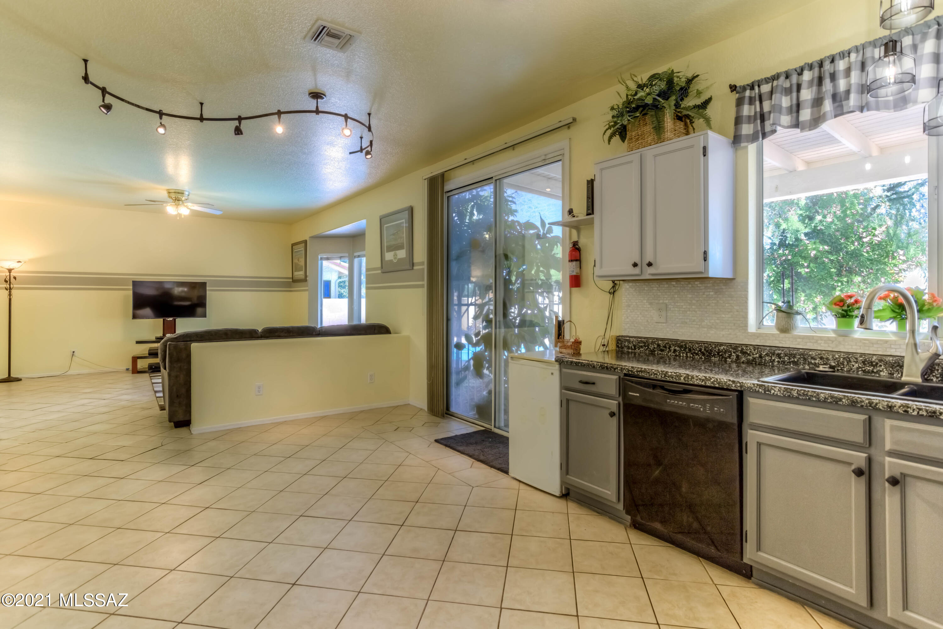 1372 West Valley Ridge Place Tucson, AZ 85737 - Photo 3 of 37