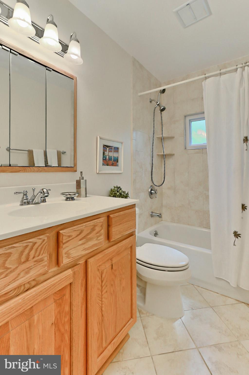 6337 Camilla Street Springfield, VA 22152 - Photo 19 of 30 Upper Hall Bath