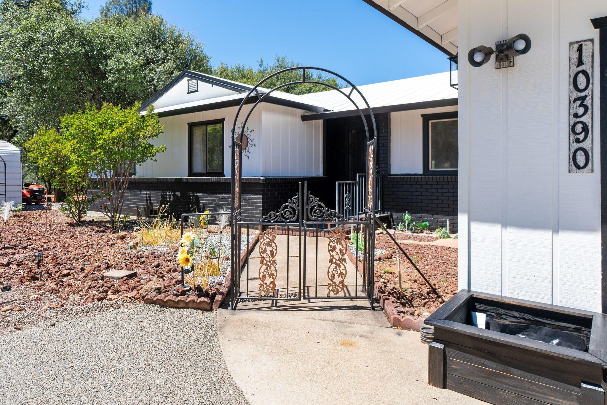 10390 October Lane Redding, CA 96003 - Photo 47 of 94 Entrance