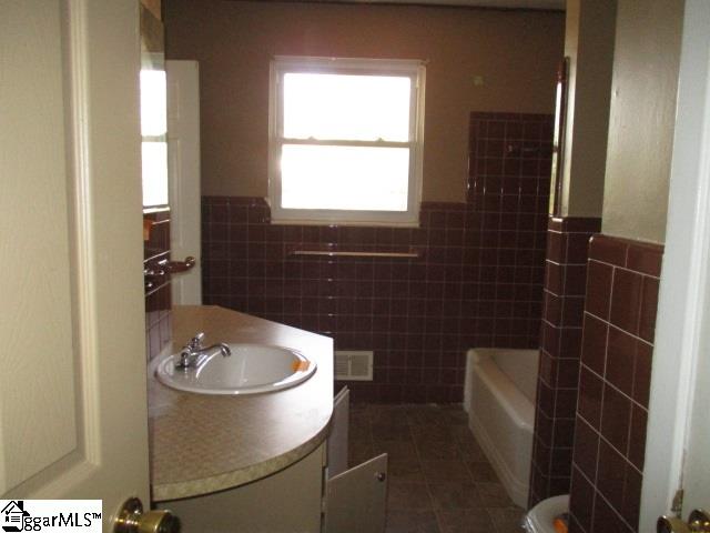 103 Chesterfield Road Greenville, SC 29605 - Photo 8 of 10 Gallery Image 8