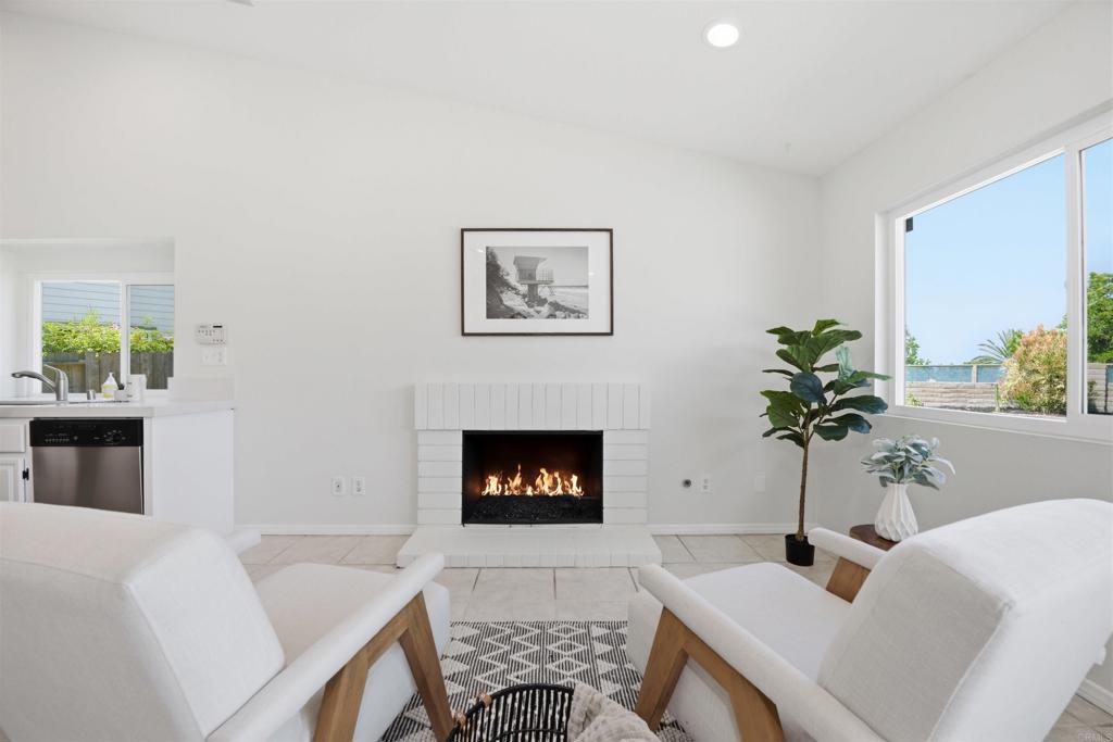 305 Via Metates Oceanside, CA 92057 - Photo 11 of 31 Family Room