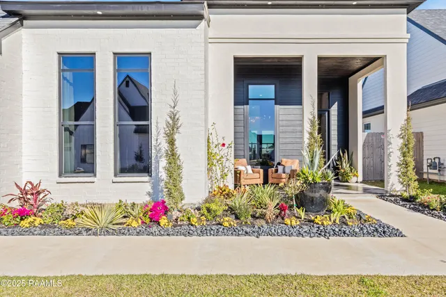 $569,000 | 300 Alexander Palm Avenue, Youngsville, LA 70592