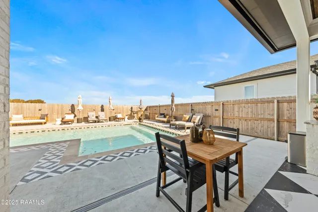 $569,000 | 300 Alexander Palm Avenue, Youngsville, LA 70592