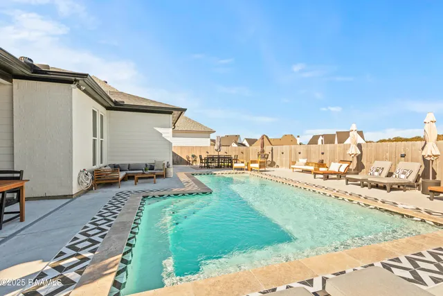 $569,000 | 300 Alexander Palm Avenue, Youngsville, LA 70592