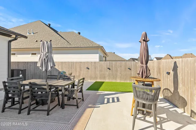 $569,000 | 300 Alexander Palm Avenue, Youngsville, LA 70592