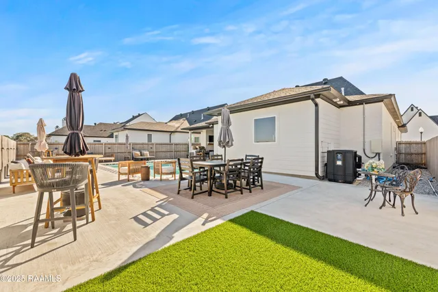 $569,000 | 300 Alexander Palm Avenue, Youngsville, LA 70592