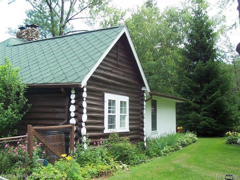 8440 Marsh Road Algonac, MI 48001 - Photo 9 of 21 pics 012.jpg
