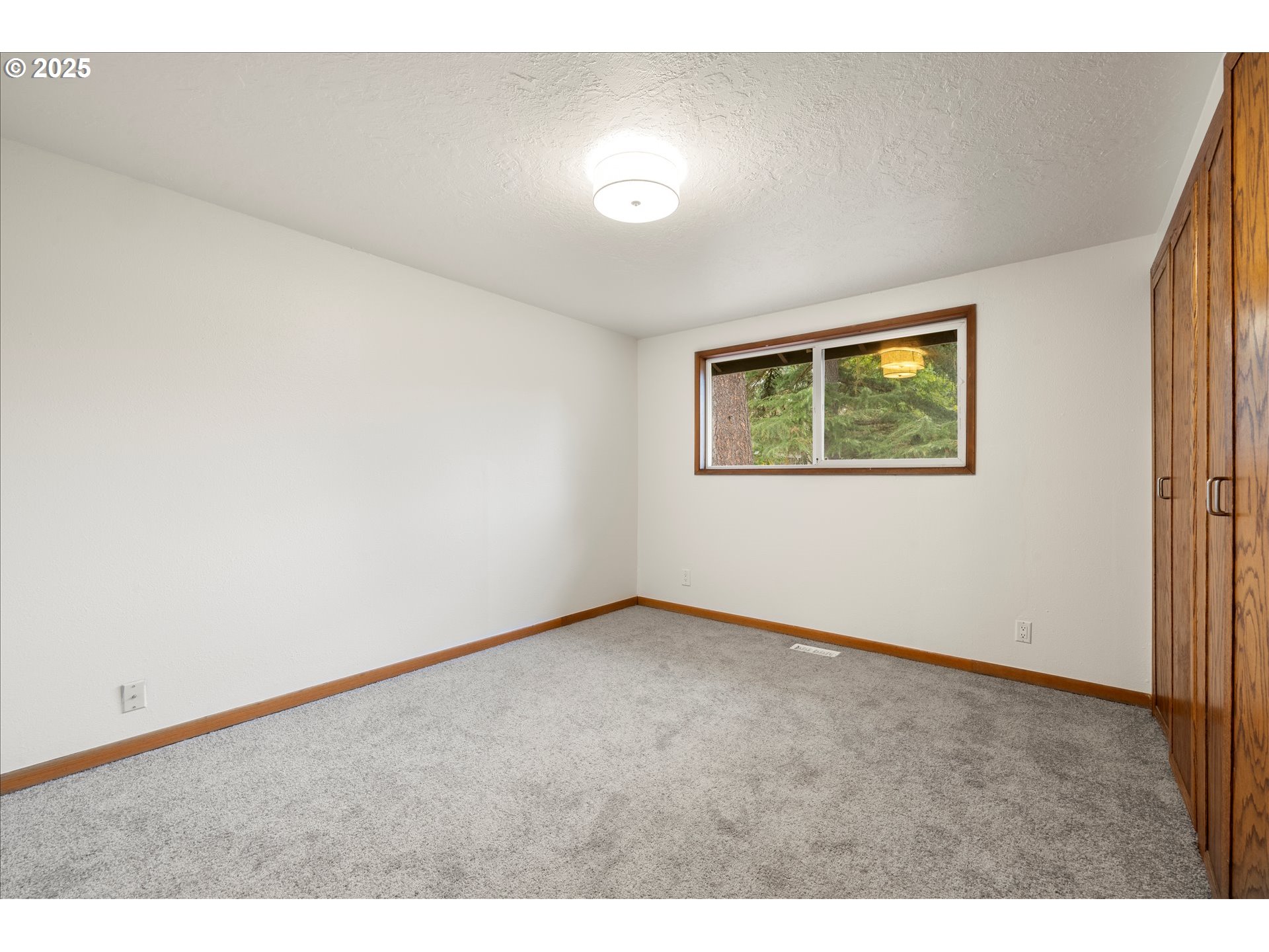 11755 Southwest 9th Street Beaverton, OR 97005 - Photo 12 of 20 Gallery Image 12