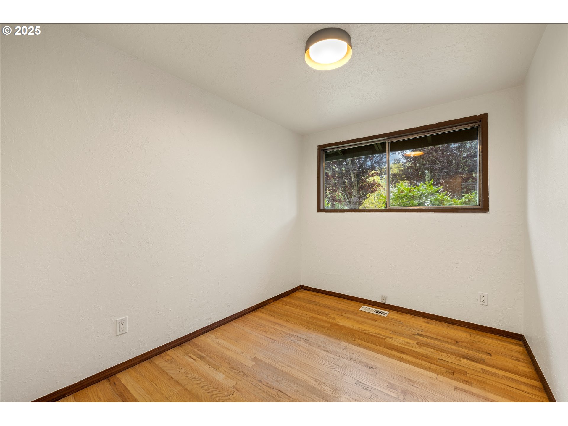 11755 Southwest 9th Street Beaverton, OR 97005 - Photo 13 of 20 Gallery Image 13