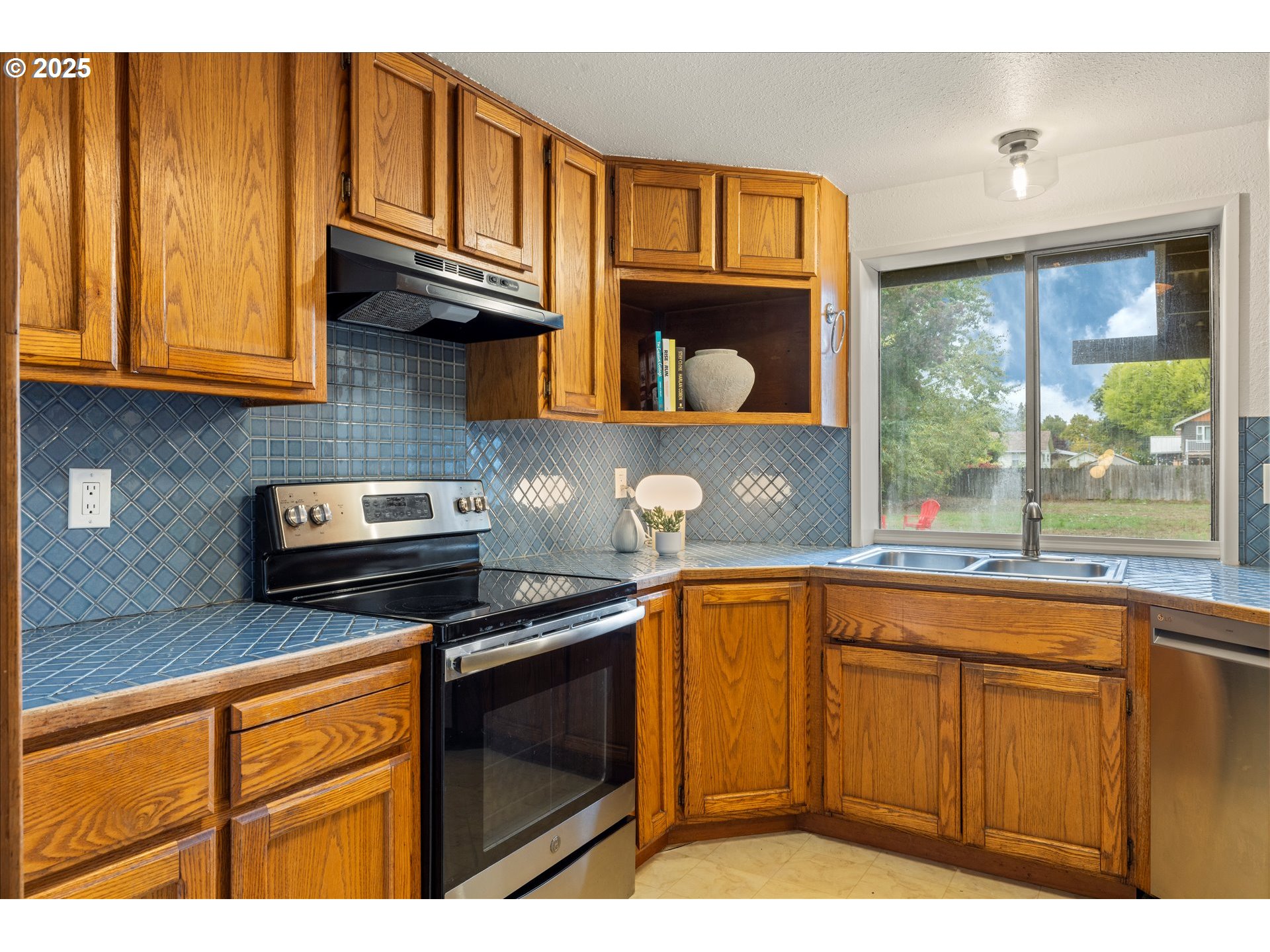 11755 Southwest 9th Street Beaverton, OR 97005 - Photo 10 of 20 Gallery Image 10