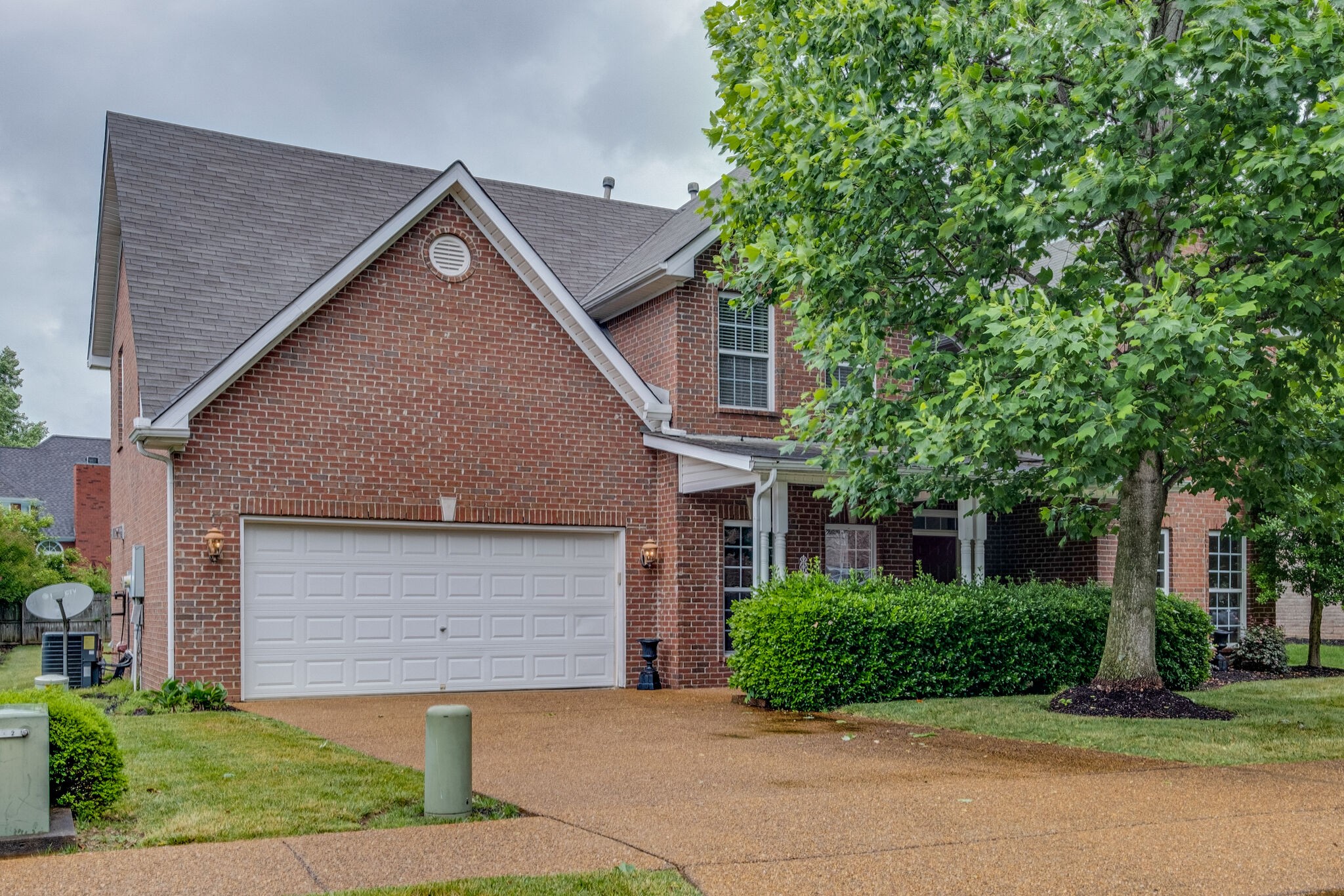 108 Berwick Place Franklin, TN 37064 - Photo 3 of 28 a front view of a house with a garden