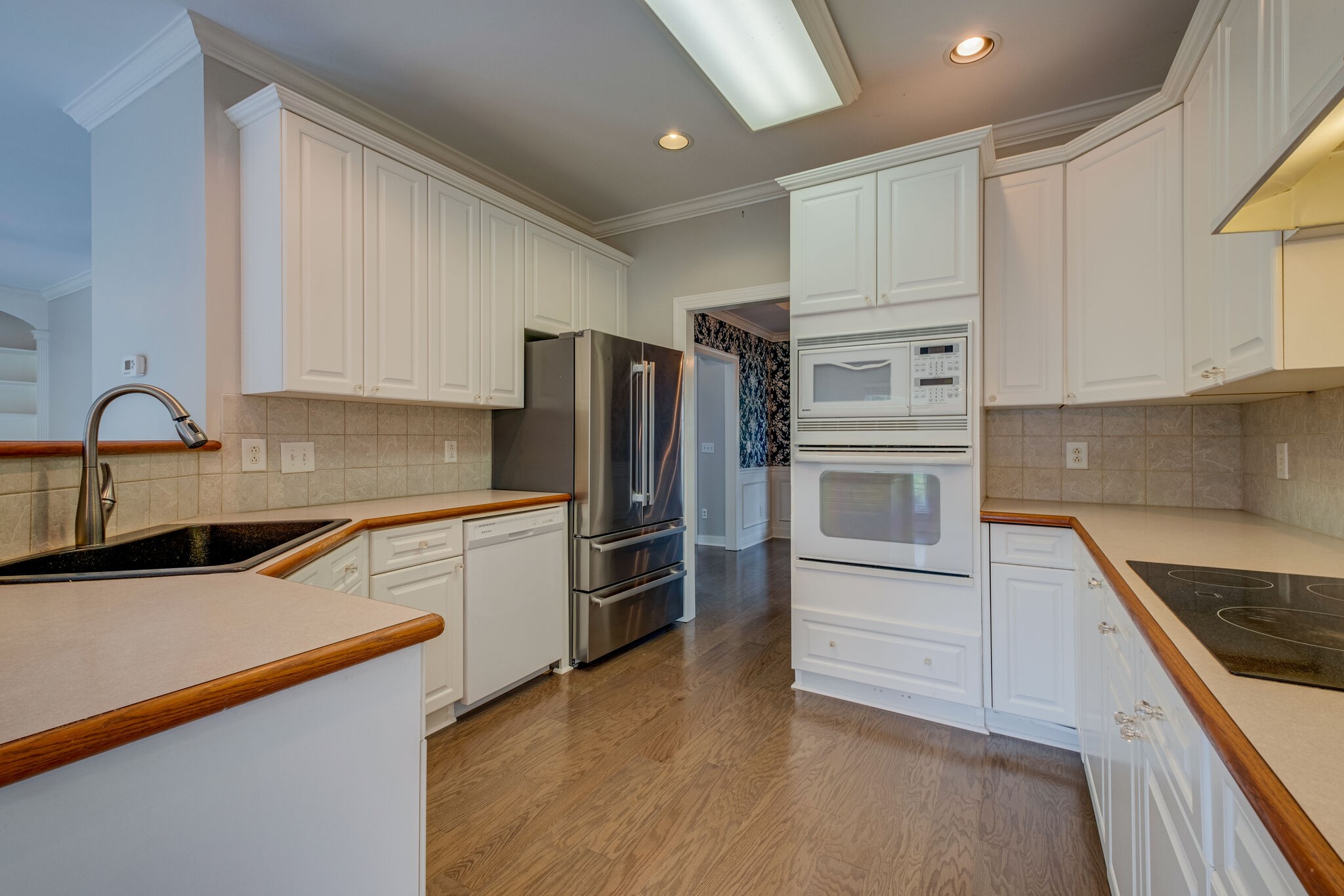 108 Berwick Place Franklin, TN 37064 - Photo 9 of 28 a kitchen with granite countertop a refrigerator stove and sink