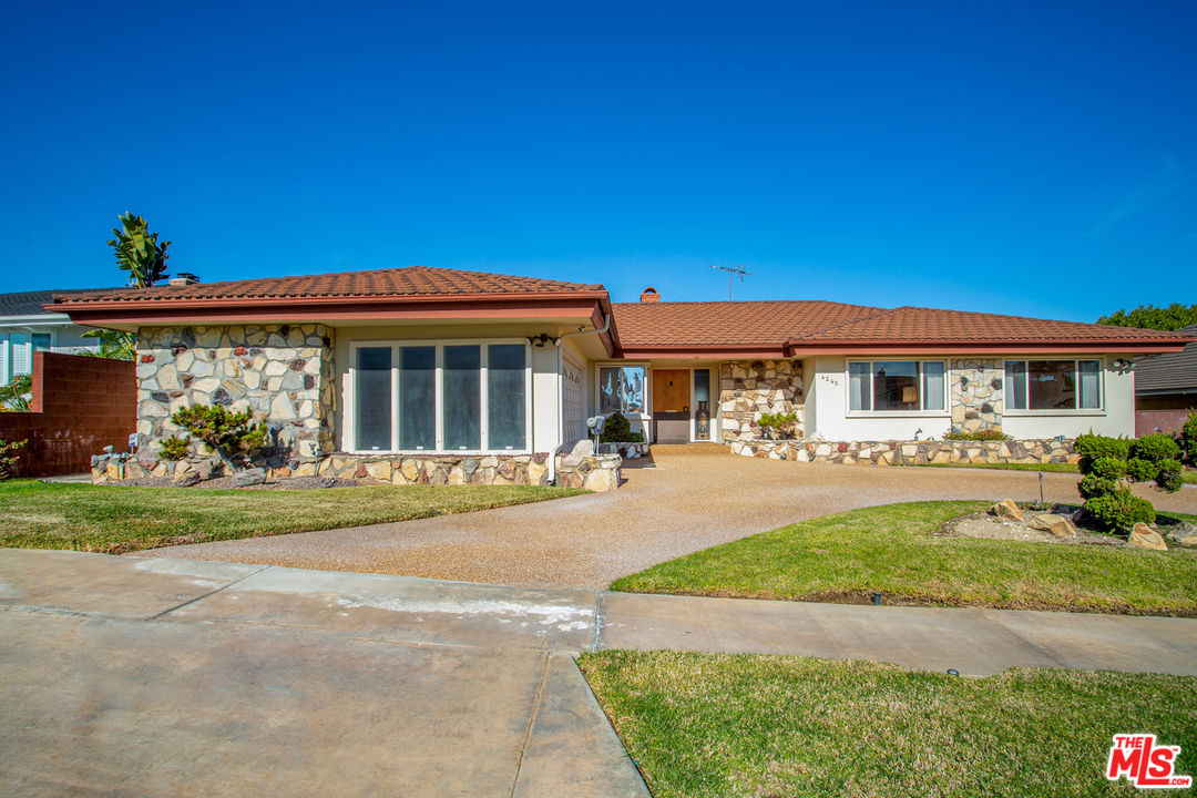 4245 Olympiad Drive View Park, CA 90043 - Photo 2 of 31