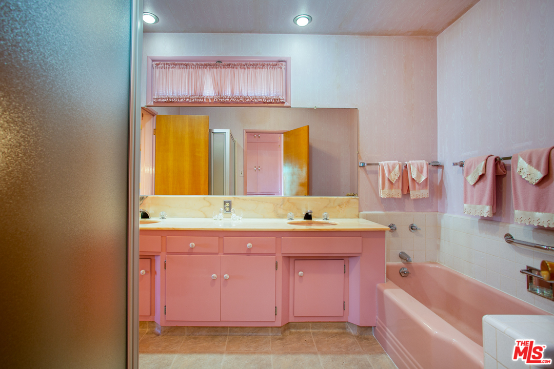 4245 Olympiad Drive View Park, CA 90043 - Photo 25 of 31