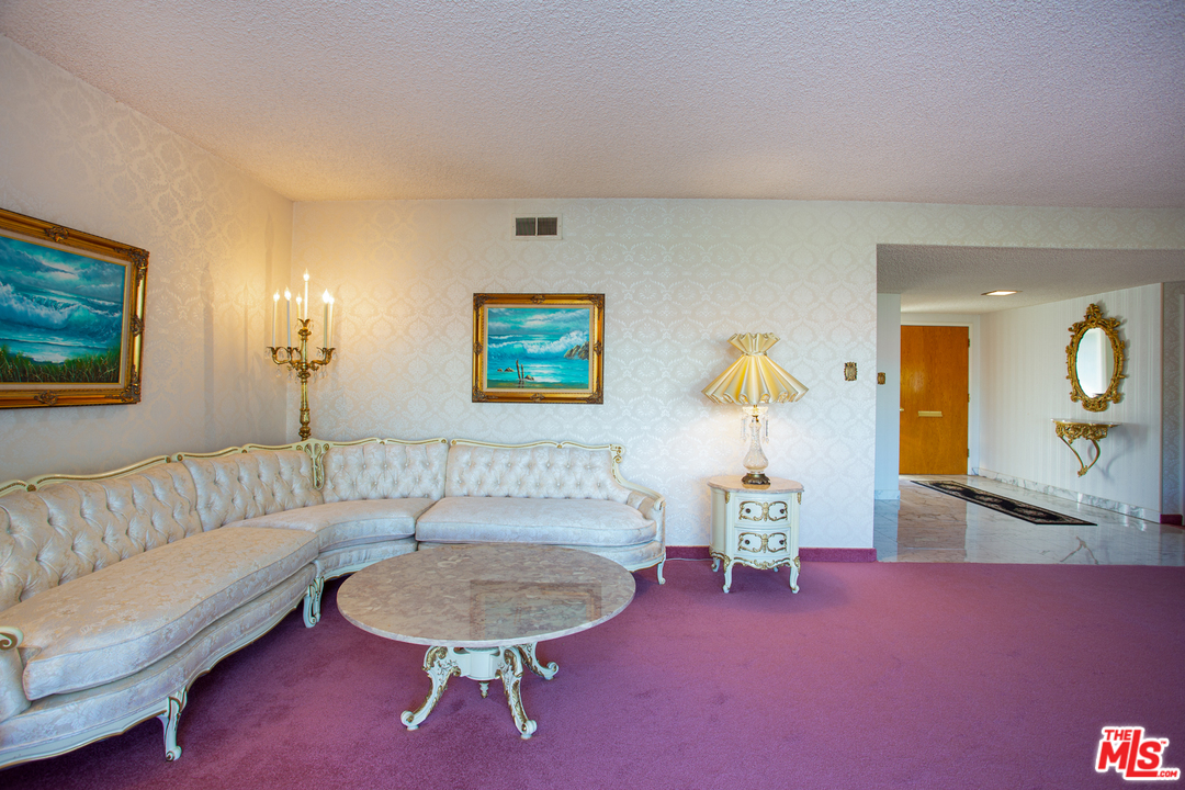 4245 Olympiad Drive View Park, CA 90043 - Photo 5 of 31