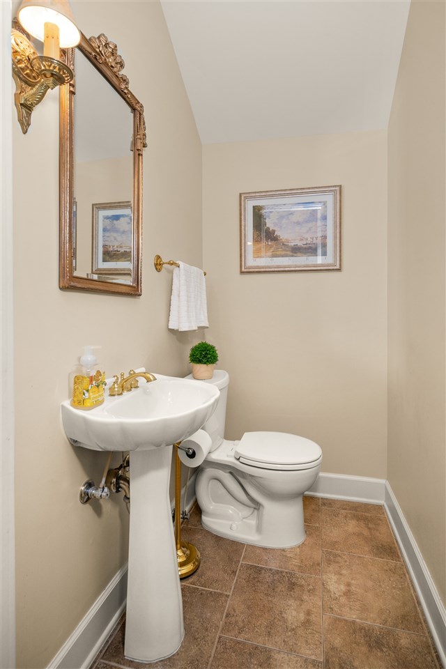827 East Overbluff Road Spokane, WA 99203 - Photo 8 of 40 Gallery Image 8