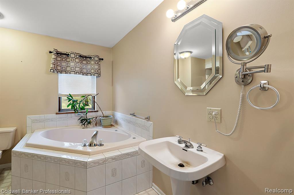 2371 North Henderson Road Davison, MI 48423 - Photo 20 of 30